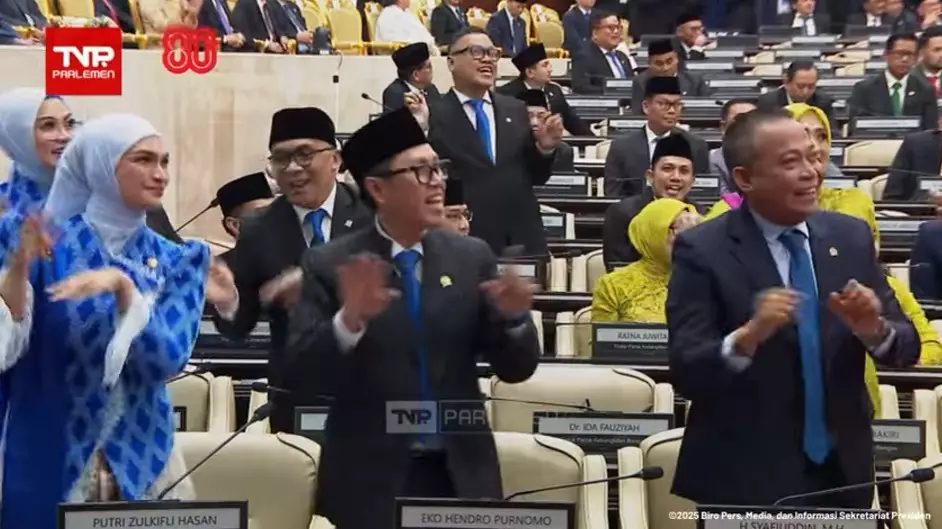 Indro Warkop tanggapi aksi anggota DPR joget © berbagai sumber