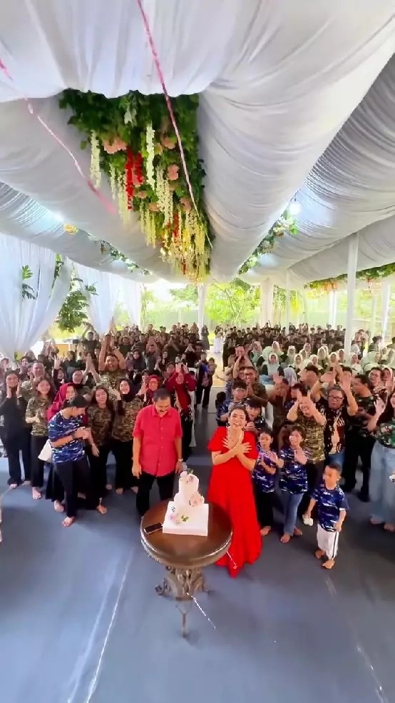 Mayangsari rayakan ultah ke 54 tahun © Instagram