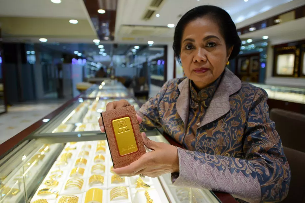 Strategi bijak hadapi kenaikan harga emas antam 2025, kapan waktu tepat membeli dan menjual?