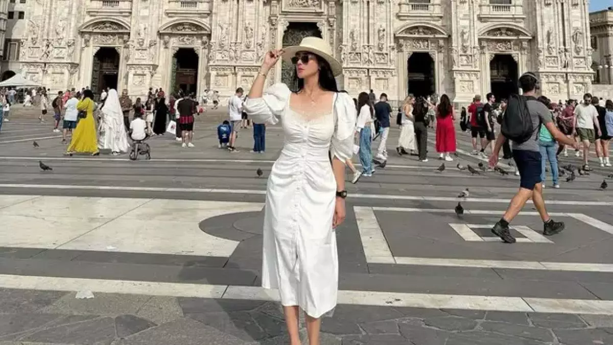 6 Potret pedangdut Bebizie anggota DPRD pelesiran ke Eropa ini tuai kritikan, ngaku pakai duit pribadi