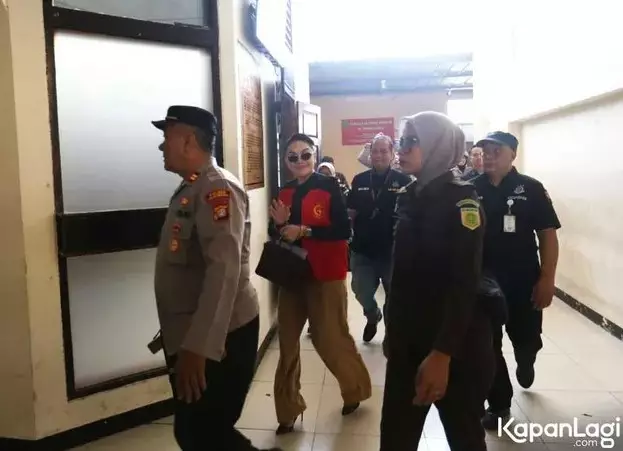 Nikita Mirzani kembali hadiri sidang © berbagai sumber Nikita Mirzani kembali hadiri sidang © berbagai sumber