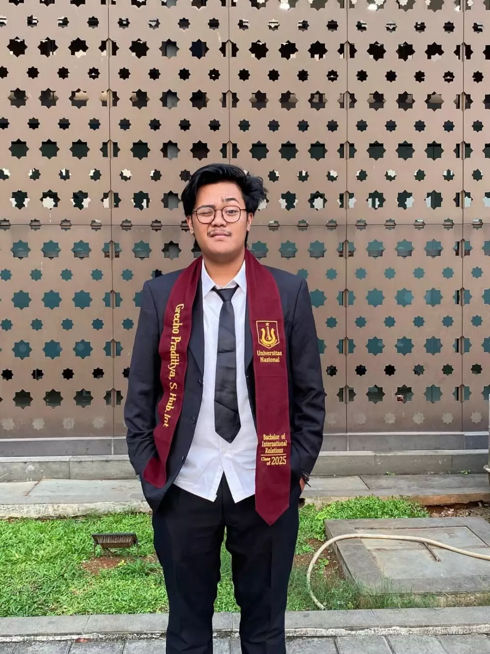 Grecho Pradittya Karno anak angkat Suti Karno wisuda © 2025 Instagram Grecho Pradittya Karno anak angkat Suti Karno wisuda © 2025 Instagram