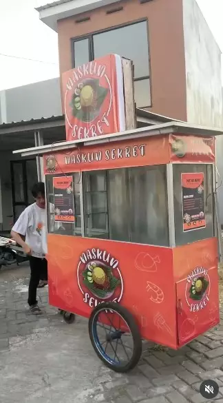 sarjana pendidikan ini malah jual nasi kuning © Instagram