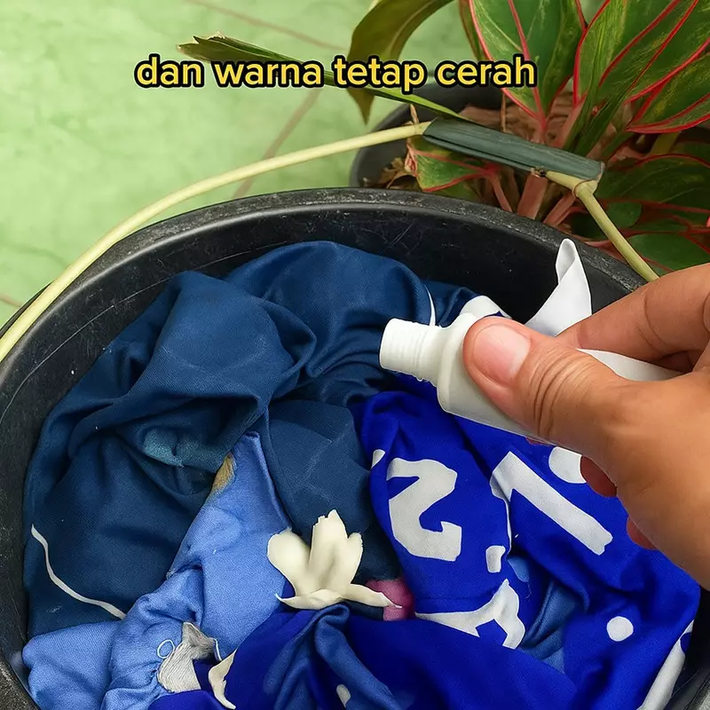 Khawatir warna sprei pudar saat dicuci? Rendam pakai 2 bahan dapur ini agar cerah dan makin bersih