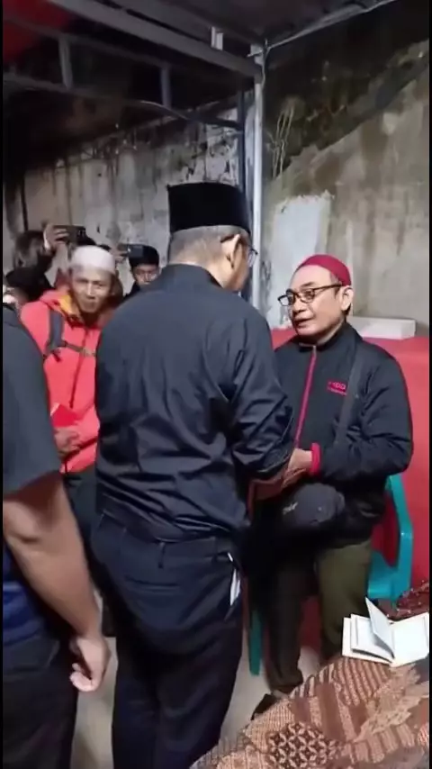 Pasha Ungu melayat ke rumah Affan driver ojol tewas © 2025 Instagram Pasha Ungu melayat ke rumah Affan driver ojol tewas © 2025 Instagram