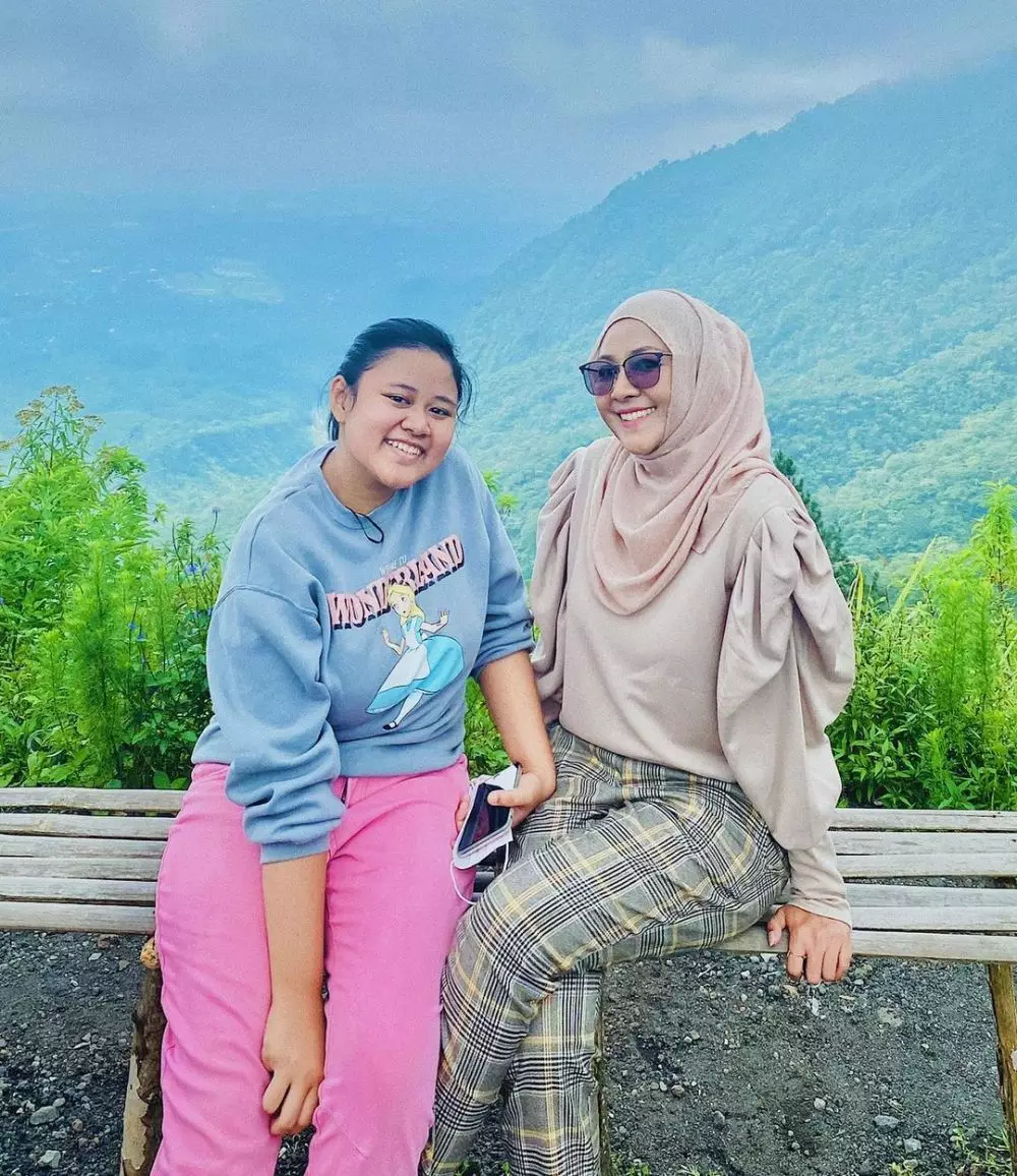 Mpok Uyuy TOP dan Aliya di dunia nyata © 2023 brilio.net