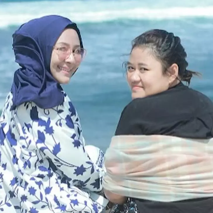 Masih ingat pemeran Uyuy dan Aliya di TOP? Ternyata keduanya ibu dan anak, ini 11 momen kompaknya