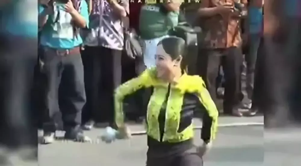 Dewi Perssik mayoret © 2025 berbagai sumber