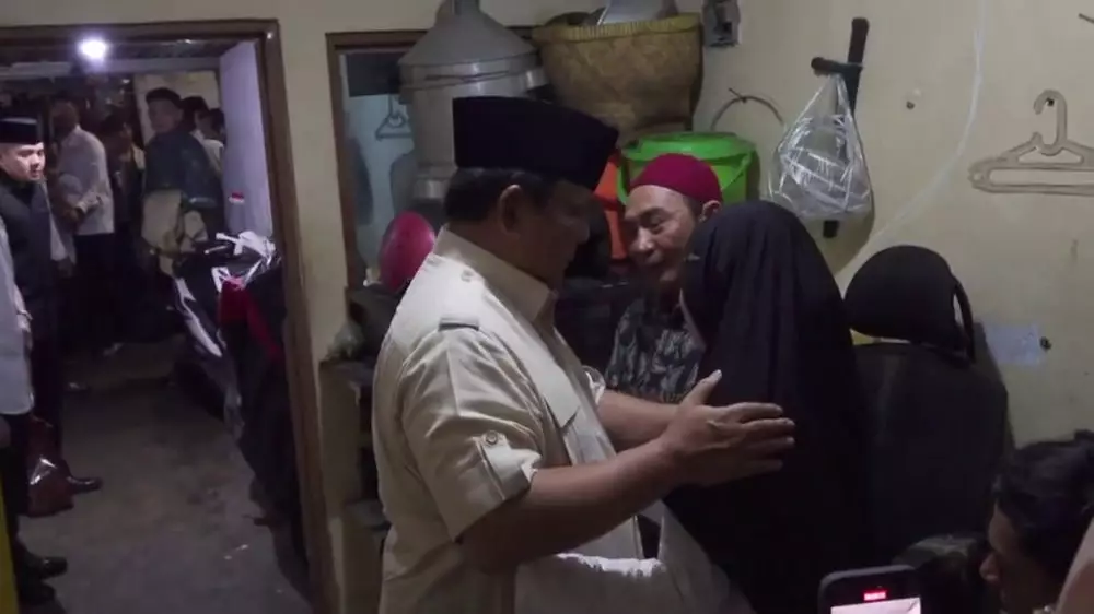 Prabowo Subianto temui keluarga Affan Kurniawan © 2025 brilio.net Prabowo Subianto temui keluarga Affan Kurniawan © 2025 brilio.net