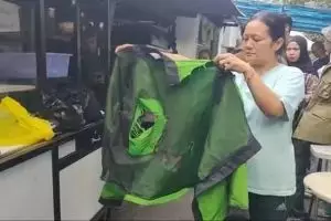 Jaket koyak dan sepatu lusuh jadi saksi bisu Affan Kurniawan, driver ojol dilindas mobil rantis brimob