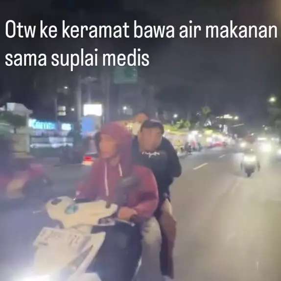 9 Potret Young Lex buka posko medis untuk pendemo, ikut antar makanan dan bantuan buat medis