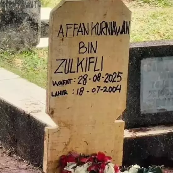 Potret rumah kontrakan Affan Kurniawan dalam gang sempit di tengah megahnya gedung Jakarta