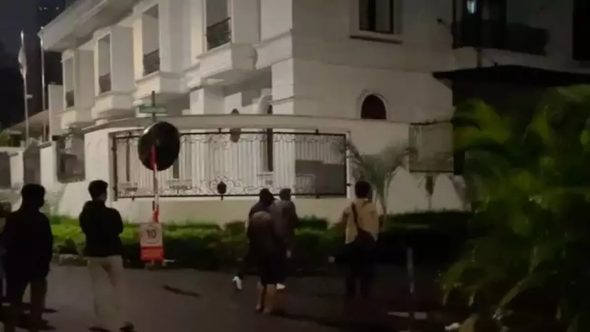 Rumah Eko Patrio dijarah massa, kucing hingga pakaian dan perabot rumah tangga dibawa kabur