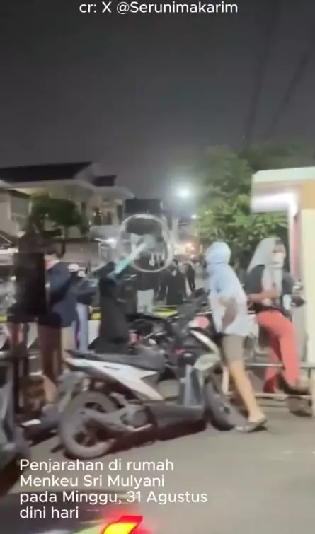 kondisi rumah Sri Mulyani usai dijarah © berbagai sumber kondisi rumah Sri Mulyani usai dijarah © berbagai sumber