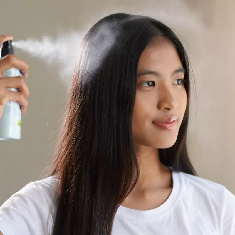 Nggak perlu mahal, begini cara membuat spray rambut alami anti rontok di rumah