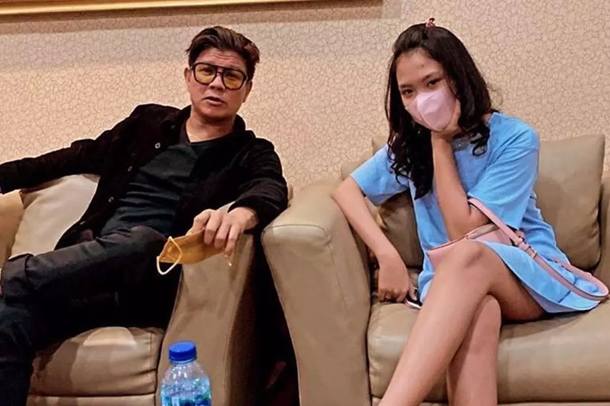 Jarang terekspos, intip 9 potret kebersamaan Andika Mahesa dan putrinya Kirana dari kecil