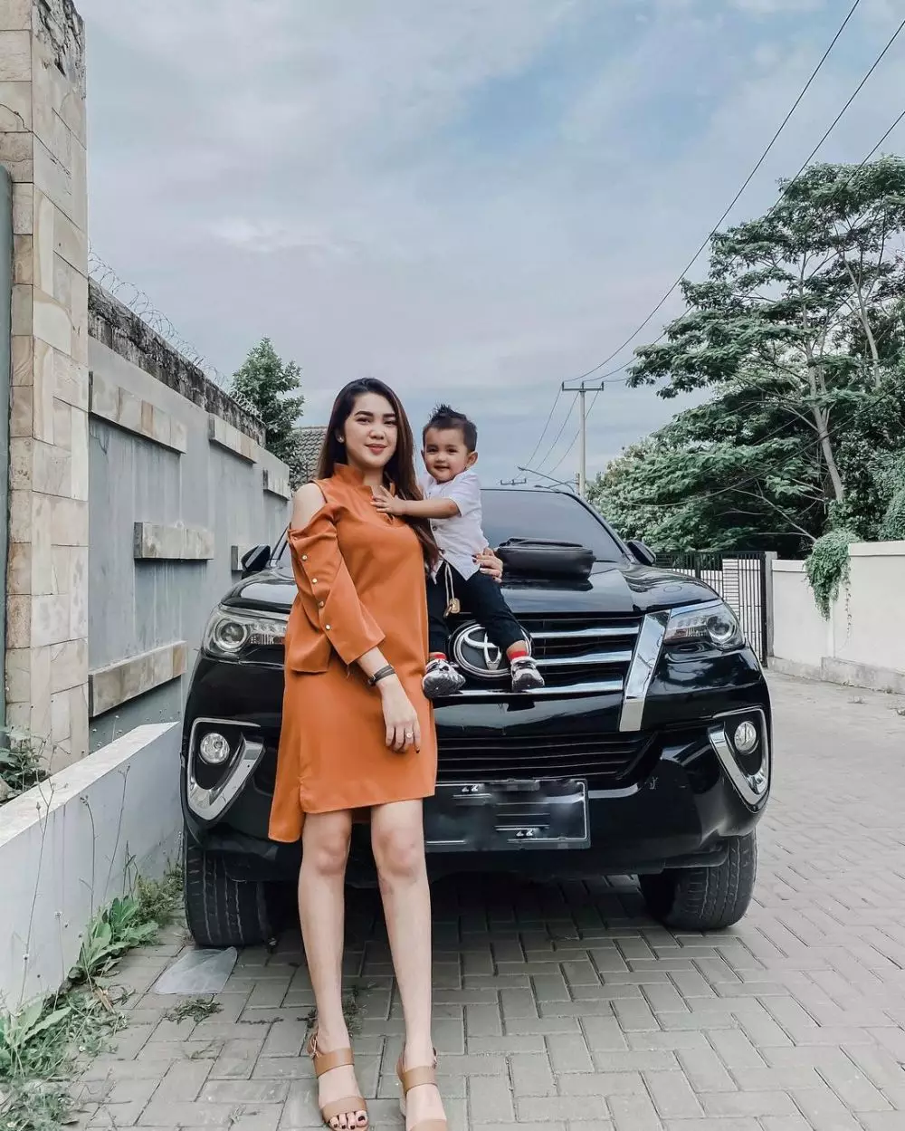 potret raya kitty momong anak semata wayangnya © berbagai sumber