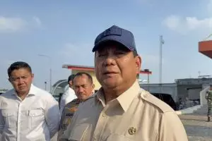 Prabowo minta kapolri naikkan pangkat polisi korban aksi demo ricuh