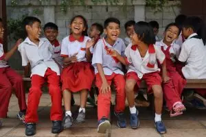 100 Tebak-tebakan anak SD edukatif 2025, seru buat belajar sambil ketawa