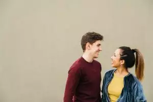 100 Kata-kata gombalan maut keren, bikin pipi doi merah merona