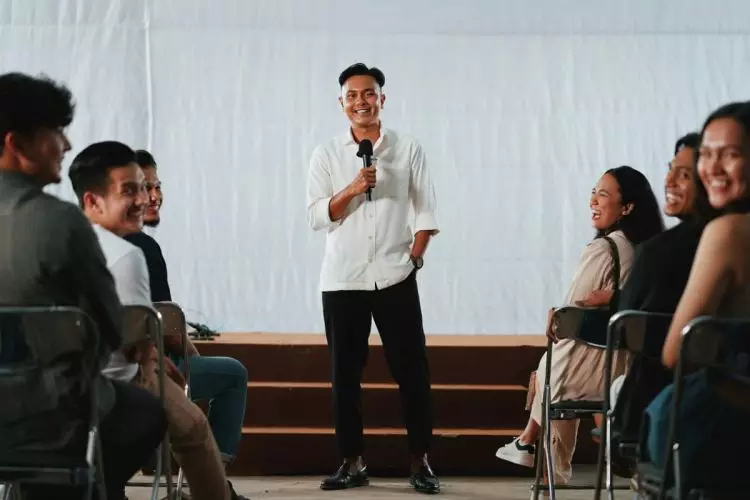 100 Tebak-tebakan lucu paling gokil untuk MC, rahasia acara jadi seru