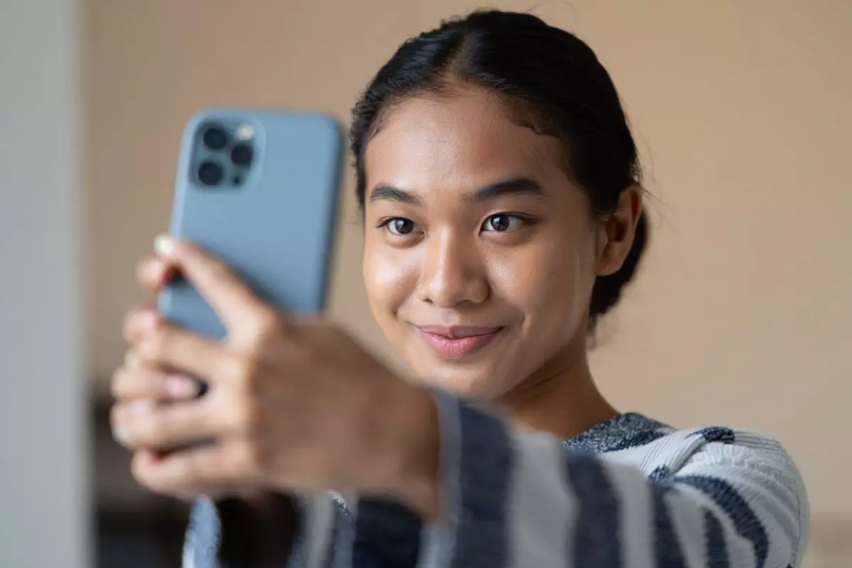 100 Kata-kata receh buat caption foto selfie, biar nggak garing di sosmed
