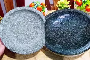 Tak perlu lagi direndam berjam-jam, ini cara praktis bersihkan cobek batu baru agar aman dipakai