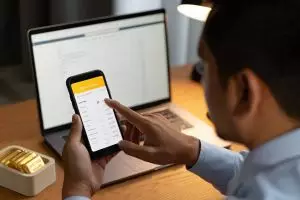 4 Cara cermat memantau harga emas Antam logam mulia untuk investasi jangka panjang