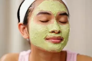 Nggak perlu skincare mahal, ini 5 masker alami rumahan untuk kecilkan pori-pori dalam waktu singkat