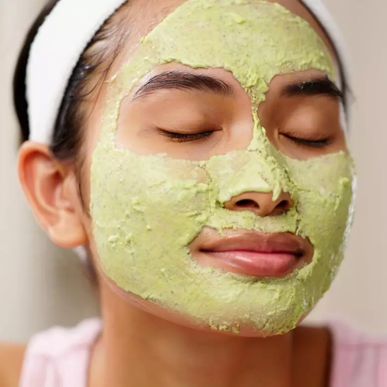 Nggak perlu skincare mahal, ini 5 masker alami rumahan untuk kecilkan pori-pori dalam waktu singkat