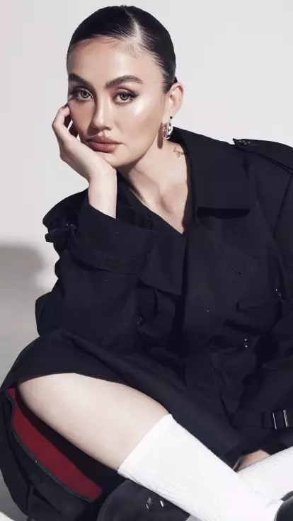 Agnez Mo tanggapi huru-hara soal DPR, sindir pejabat EQ rendah suka bikin perpecahan © 2025 brilio.net Agnez Mo tanggapi huru-hara soal DPR, sindir pejabat EQ rendah suka bikin perpecahan © 2025 brilio.net
