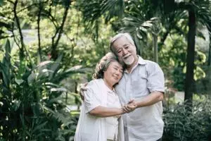 100 Kata-kata gombalan maut kakek untuk nenek, usia tak menyurutkan romantisme