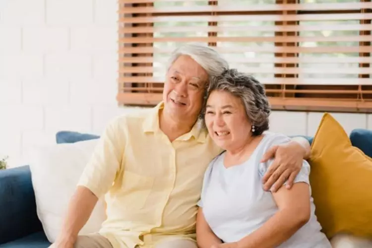 100 Kata-kata gombalan maut nenek untuk kakek, mesra hingga ajal memisahkan