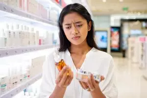 Mana lebih bagus untuk mencerahkan kulit? Alpha arbutin, kojic acid, atau niacinamide?