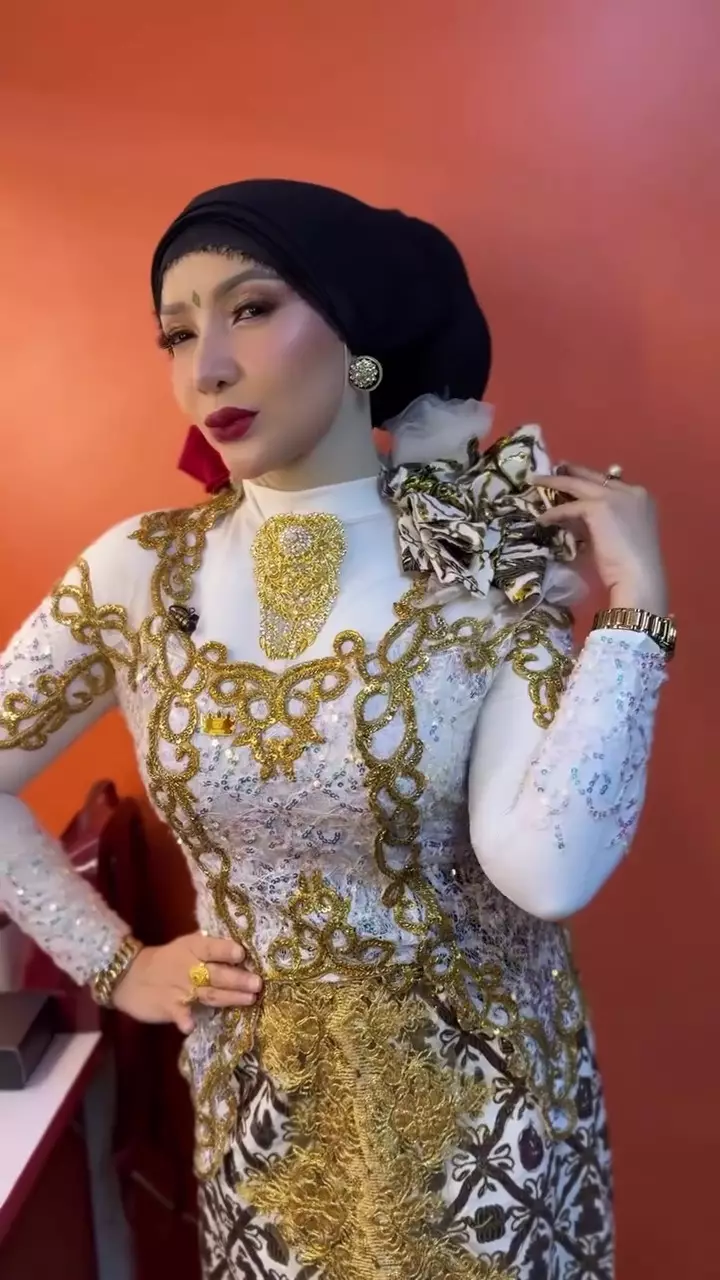 Potret terbaru Roro Fitria usai oplas © 2025 Instagram