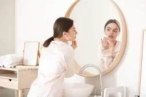 Jangan cuma air mawar, ini cara mengecilkan pori-pori agar tak tersumbat pakai 1 sumber protein