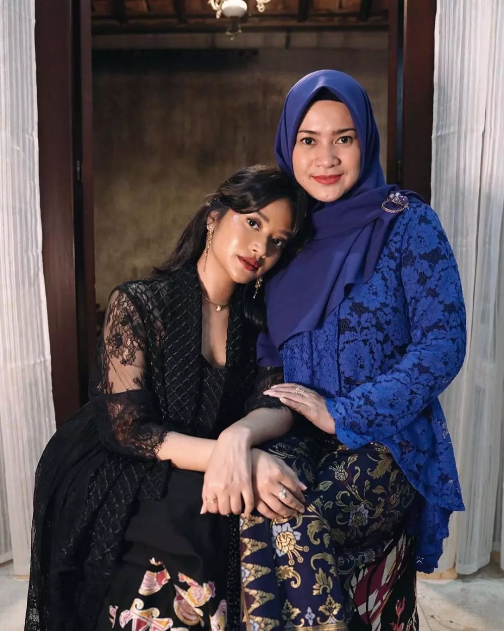 potret cantik anak penyanyi saat pakai kebaya © berbagai sumber potret cantik anak penyanyi saat pakai kebaya © berbagai sumber