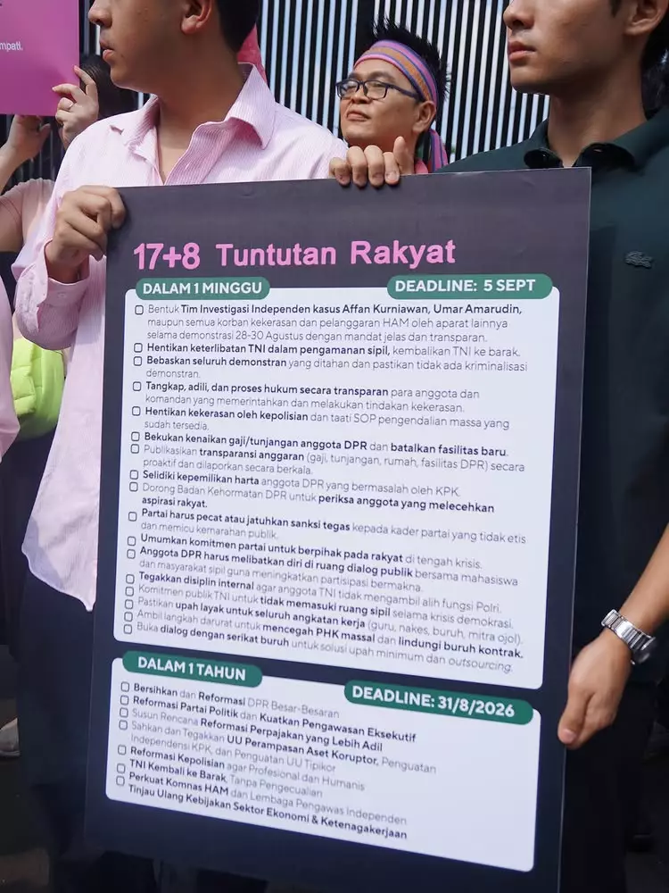 Jerome Polin dan artis lain serahkan tuntutan rakyat ke DPR © 2025 Instagram