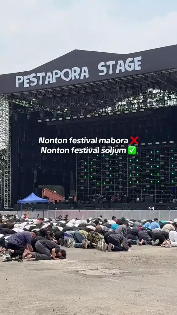 Rhoma Irama jadi khatib solat Jumat di Pestapora © 2025 brilio.net