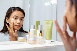 Glowing maksimal, inilah kombinasi bahan skincare terbaik untuk mencerahkan kulit kusam