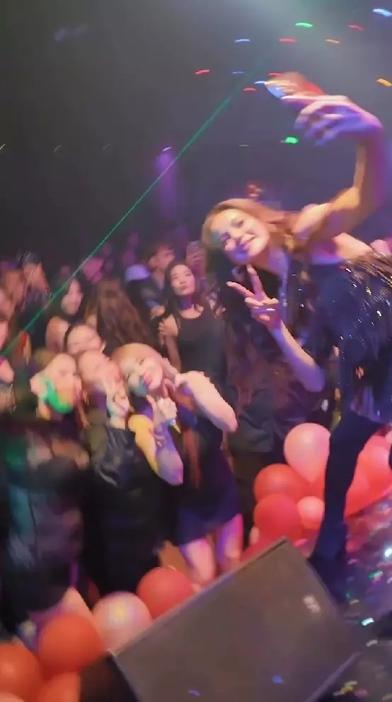 lepas hijab Olla Ramlan jadi DJ © berbagai sumber