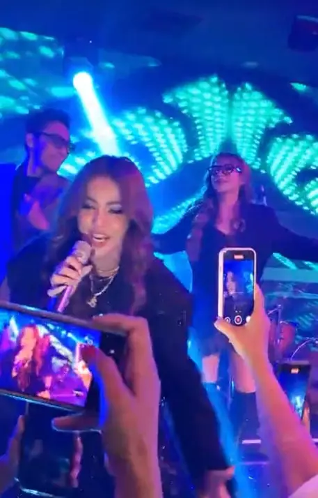 lepas hijab Olla Ramlan jadi DJ © berbagai sumber