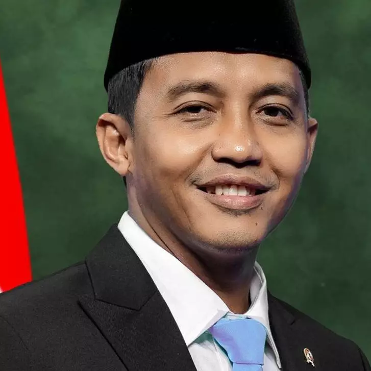 Sosok Raja Juli Antoni, menteri kehutanan yang viral usai main domino dengan tersangka pembalakan liar