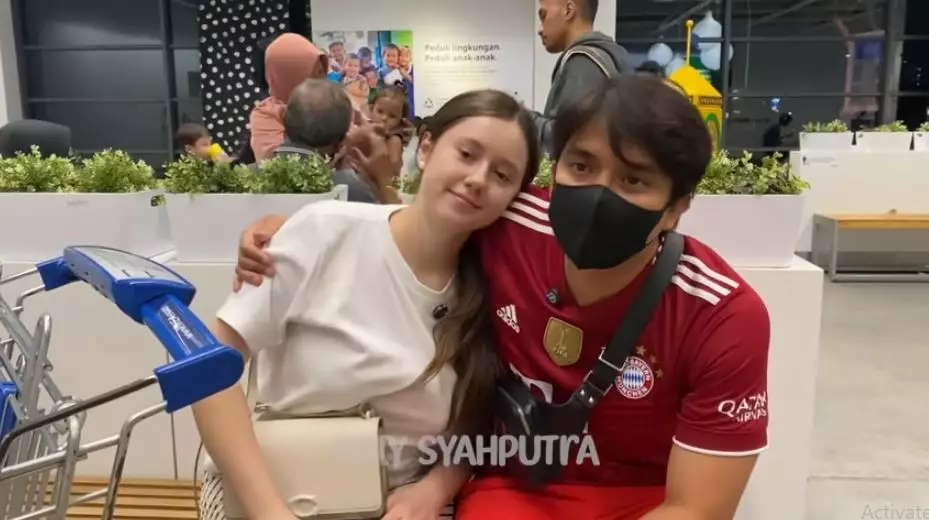 billy syahputra persiapan sambut anak pertama © 2025 YouTube billy syahputra persiapan sambut anak pertama © 2025 YouTube