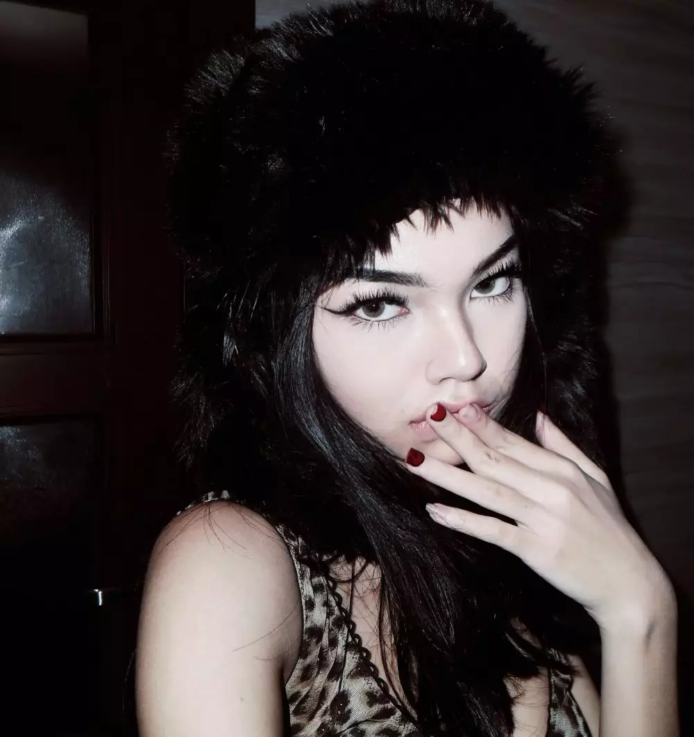 Shabina Mecca putri bungsu Sarita © 2025 berbagai sumber