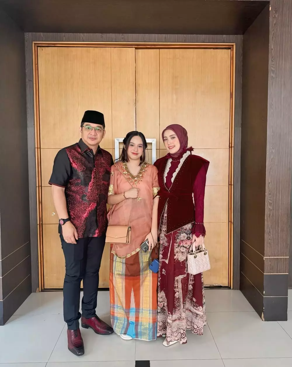 pasha ungu ajak istri dan anak kondangan © 2025 Instagram