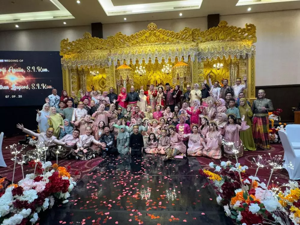 pasha ungu ajak istri dan anak kondangan © 2025 Instagram