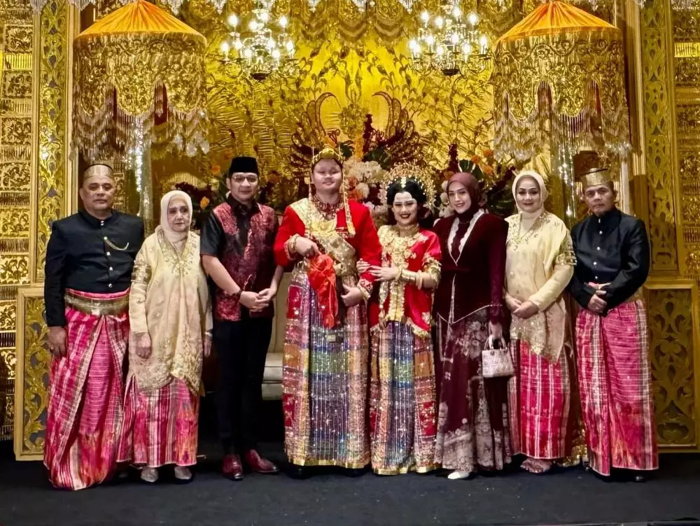 pasha ungu ajak istri dan anak kondangan © 2025 Instagram