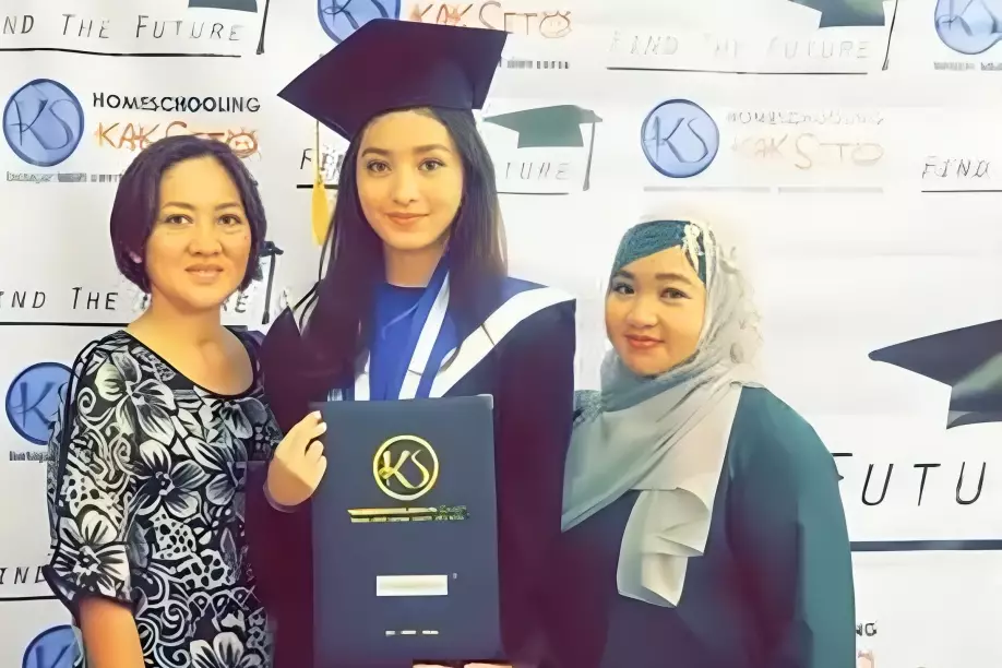 seleb lulus SMA © 2025 berbagai sumber