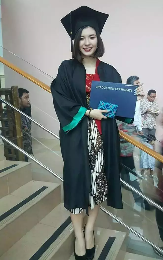 seleb lulus SMA © 2025 berbagai sumber